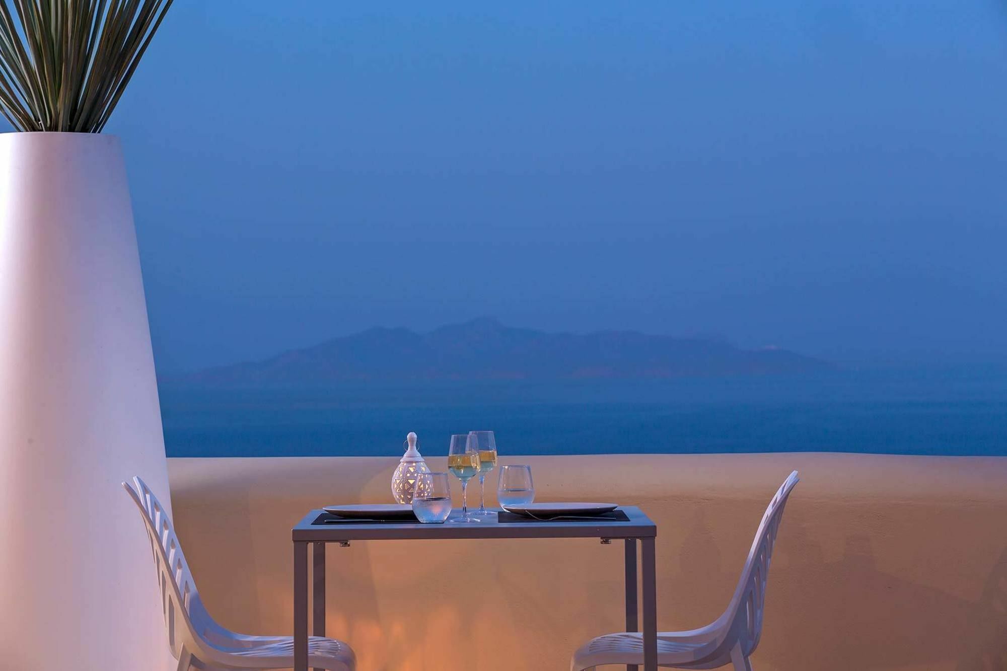 Skyfall Suites - Adults Only Pýrgos Dış mekan fotoğraf